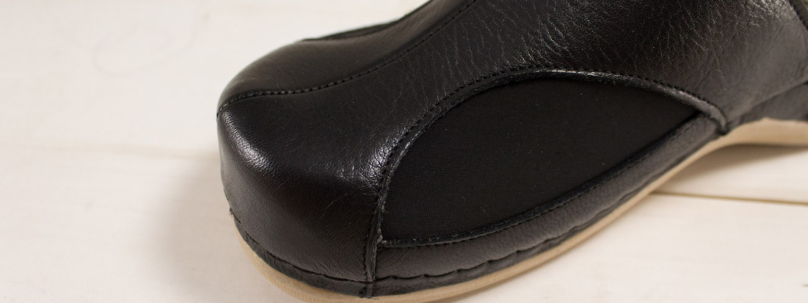 Zdravotní obuv na halluxy Leons Comfy - Černá