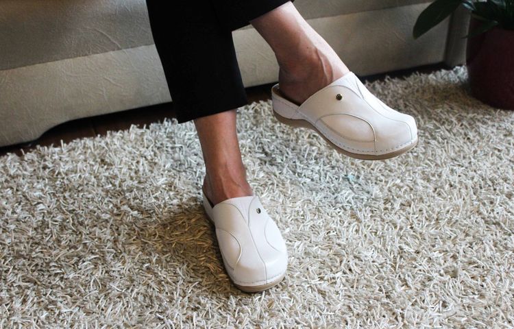 Zdravotní obuv na halluxy  Leons Comfy - Bílá