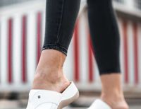 Zdravotní obuv na halluxy  Leons Comfy - Bílá