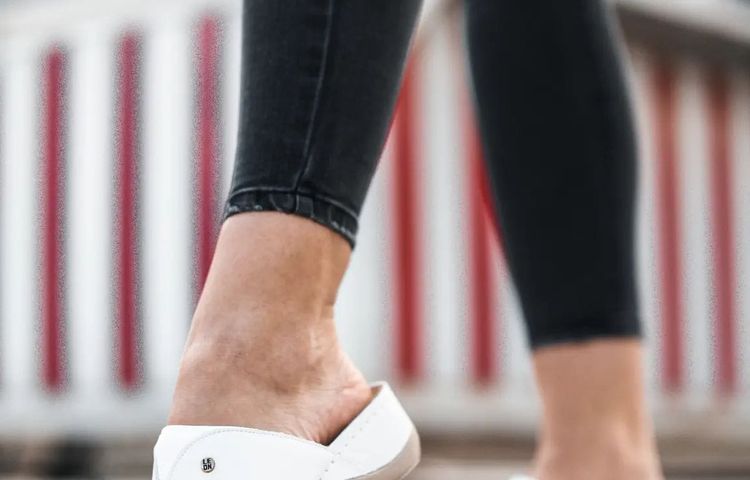 Zdravotní obuv na halluxy  Leons Comfy - Bílá